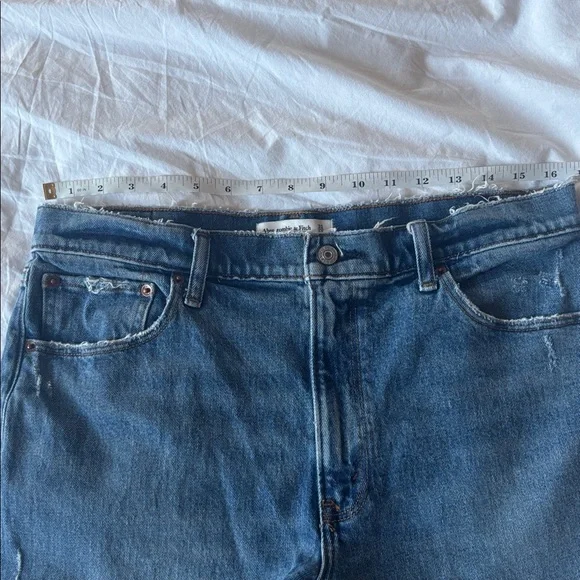 Abercrombie High Rise Dad Shorts in Medium Wash, 31 - Picture 7 of 7